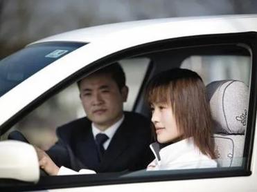 新手上路不安全?蘇州寧陪駕助您無(wú)憂駕駛!
